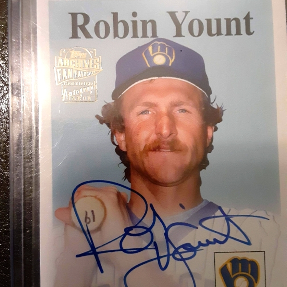 Robyn Yount autograph